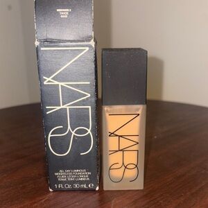 NARS All Day Luminous Foundation - Tan